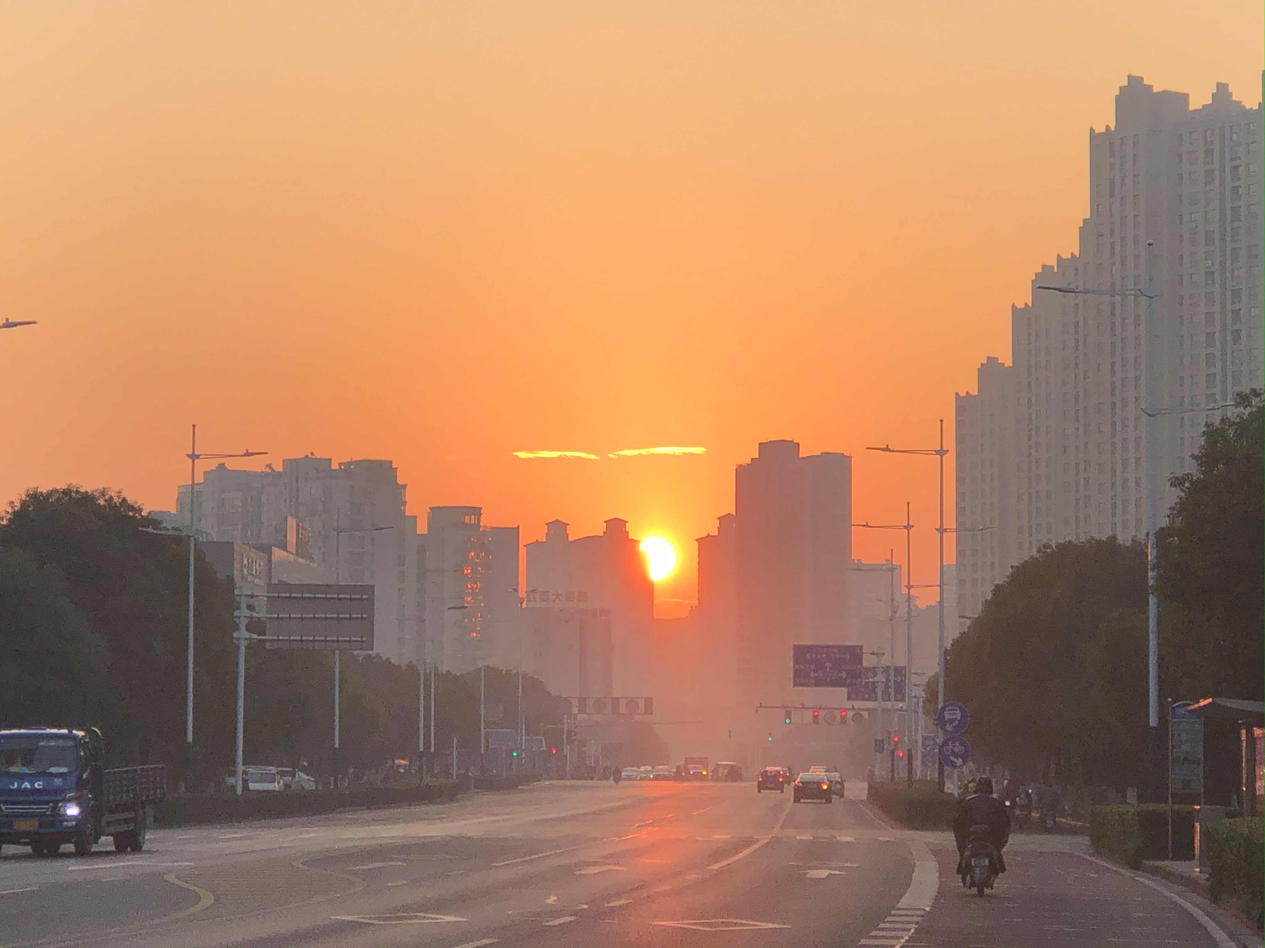 另一张风景照，实习的时候每天都起的很早，这张是早上六点左右拍的